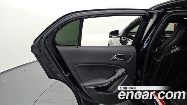 Mercedes-Benz GLA-Class (X156) GLA45 AMG 4MATIC 50th Edition 2018 — фото 25