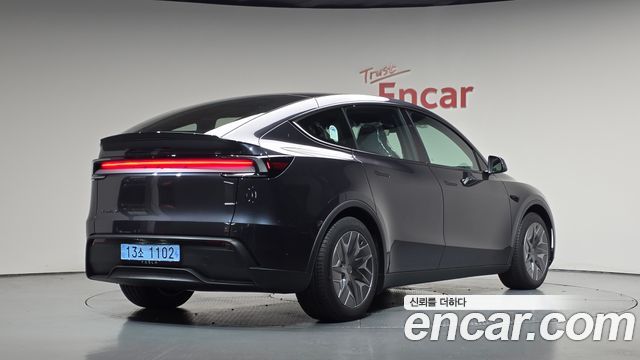 Tesla Model Y L Long Range AWD 2026 — фото 2