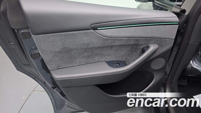 Tesla Model Y L Long Range AWD 2026 — фото 25