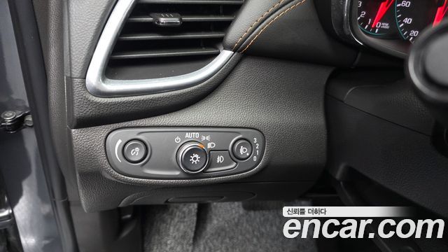 Chevrolet Trax 1.4 Premier 2019 — фото 20