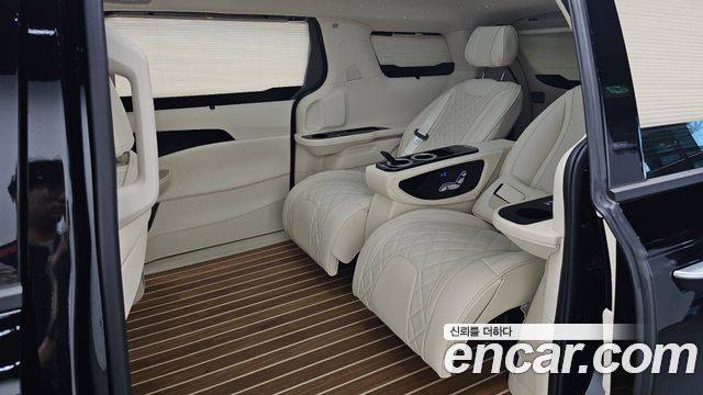 Kia Carnival (IV) HEV 9-Seater Hi-Limousine (Special vehicle) 2025 — фото 12