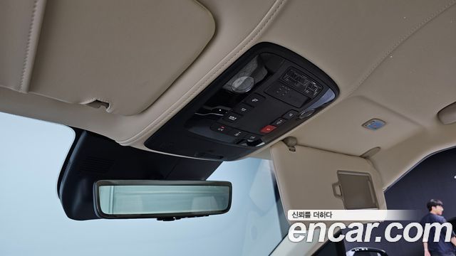Kia Carnival (IV) HEV 9-Seater Hi-Limousine (Special vehicle) 2025 — фото 31