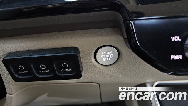Kia Carnival (IV) HEV 9-Seater Hi-Limousine (Special vehicle) 2025 — фото 35
