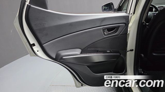KG Mobility (SsangYong) Tivoli 1.5 2WD V5 2024 — фото 31
