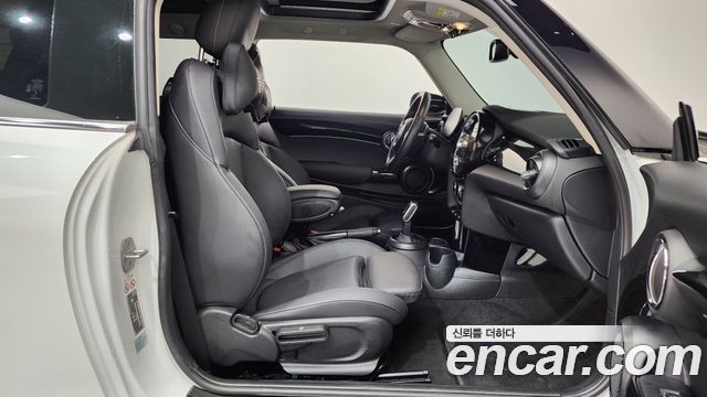MINI Cooper Classic Plus 3rd 2024 — фото 26