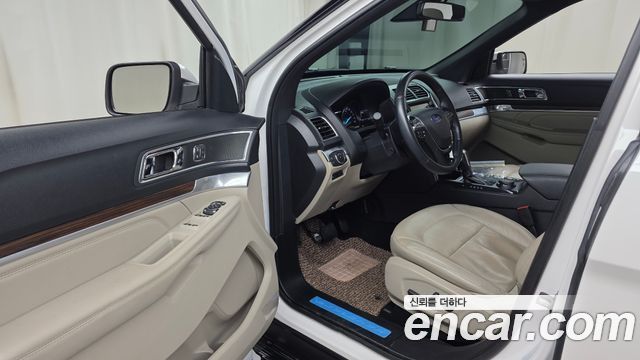 Ford Explorer 2.3 Limited 4WD 5th 2019 — фото 10