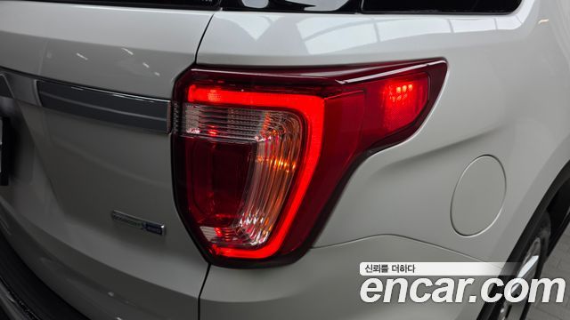 Ford Explorer 2.3 Limited 4WD 5th 2019 — фото 23