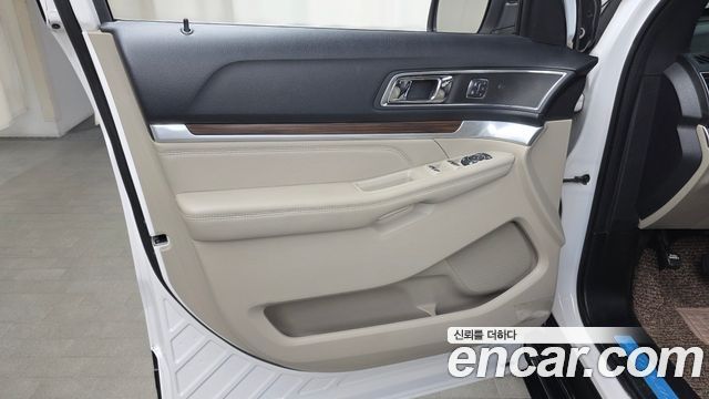 Ford Explorer 2.3 Limited 4WD 5th 2019 — фото 24