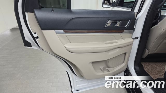 Ford Explorer 2.3 Limited 4WD 5th 2019 — фото 25