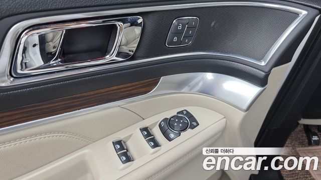 Ford Explorer 2.3 Limited 4WD 5th 2019 — фото 27