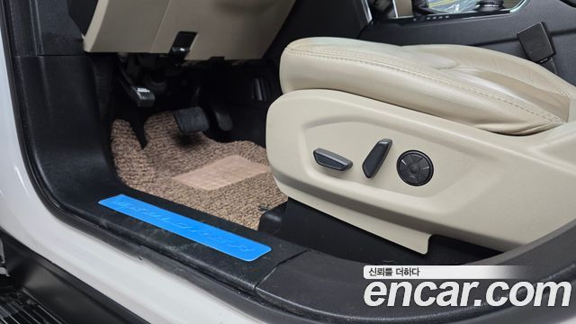 Ford Explorer 2.3 Limited 4WD 5th 2019 — фото 33