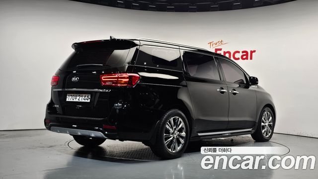 Kia Carnival 9-Seater Prstige 2020 — фото 2