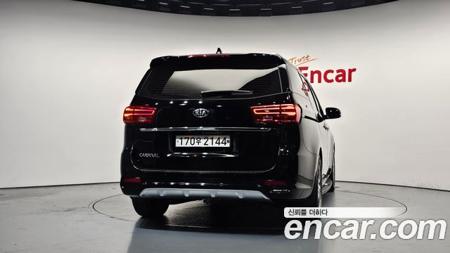 Kia Carnival 9-Seater Prstige 2020 — фото 4