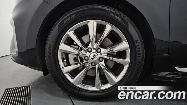 Kia Carnival 9-Seater Prstige 2020 — фото 5