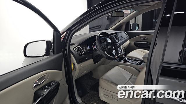 Kia Carnival 9-Seater Prstige 2020 — фото 10