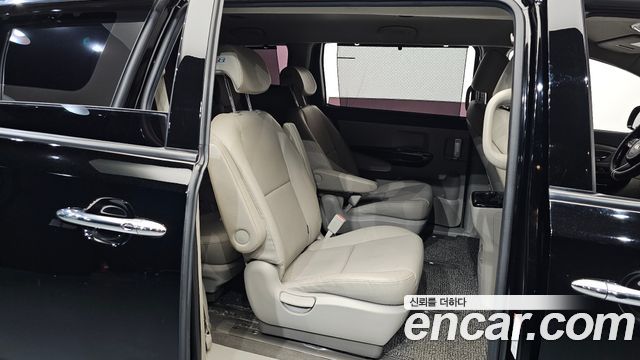 Kia Carnival 9-Seater Prstige 2020 — фото 11