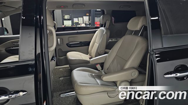 Kia Carnival 9-Seater Prstige 2020 — фото 12