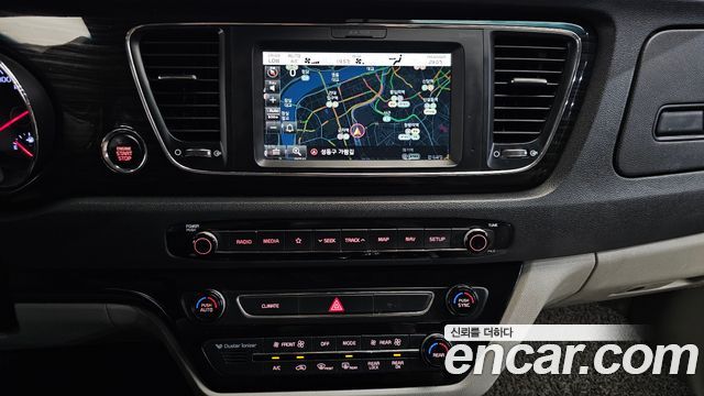 Kia Carnival 9-Seater Prstige 2020 — фото 14