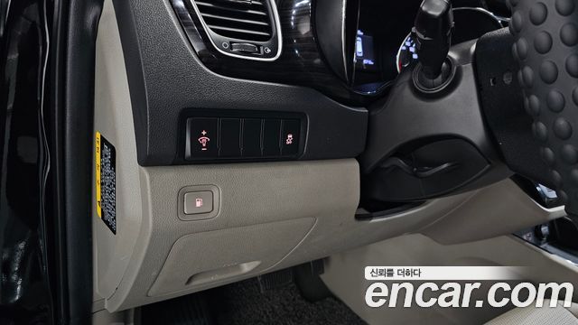 Kia Carnival 9-Seater Prstige 2020 — фото 16