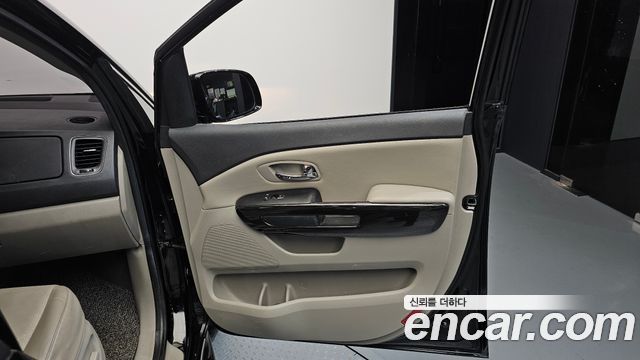 Kia Carnival 9-Seater Prstige 2020 — фото 25