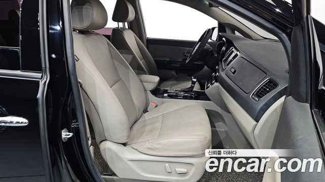 Kia Carnival 9-Seater Prstige 2020 — фото 26