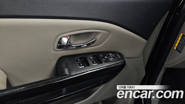 Kia Carnival 9-Seater Prstige 2020 — фото 30