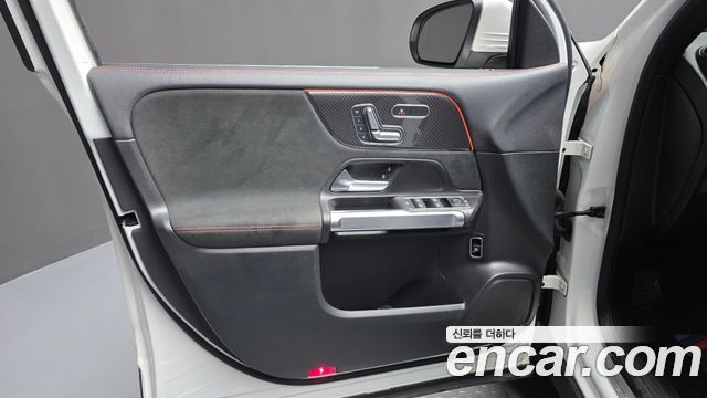 Mercedes-Benz GLB-Class (X247) AMG GLB35 4MATIC 2021 — фото 24