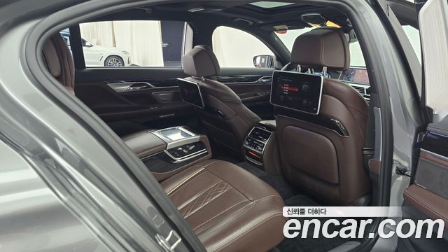 BMW 7 Series (G11) 740Li xDrive M Sport Package 2017 — фото 16
