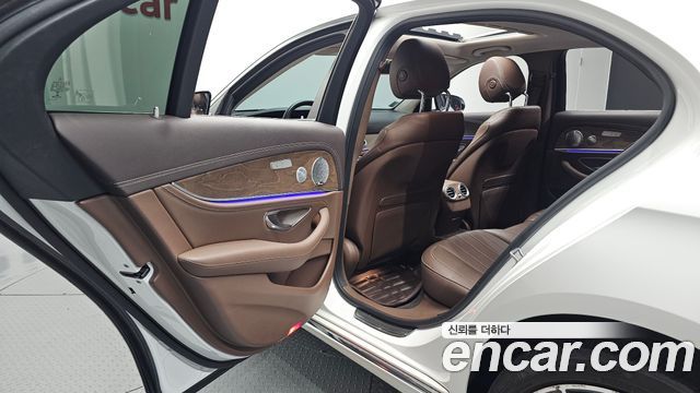 Mercedes-Benz E-Class (W213) E300 4MATIC Exclusive 2018 — фото 12