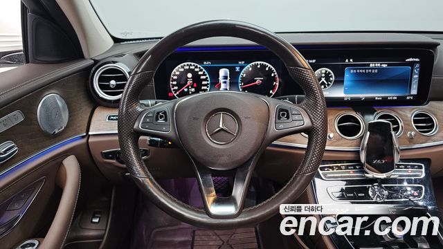 Mercedes-Benz E-Class (W213) E300 4MATIC Exclusive 2018 — фото 13