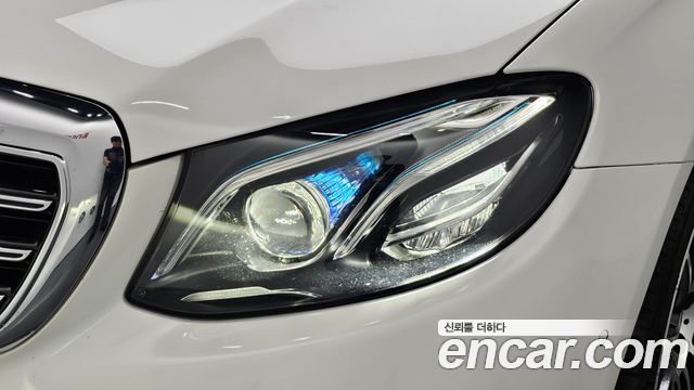 Mercedes-Benz E-Class (W213) E300 4MATIC Exclusive 2018 — фото 22