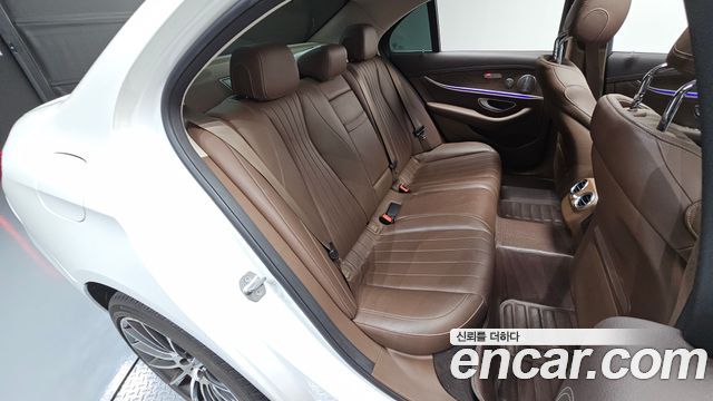 Mercedes-Benz E-Class (W213) E300 4MATIC Exclusive 2018 — фото 26