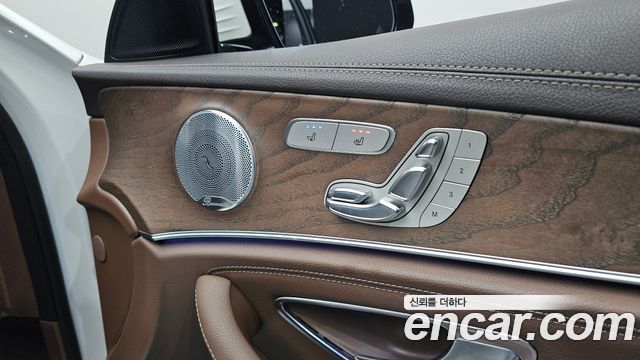 Mercedes-Benz E-Class (W213) E300 4MATIC Exclusive 2018 — фото 27