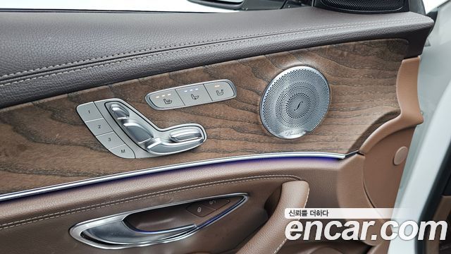 Mercedes-Benz E-Class (W213) E300 4MATIC Exclusive 2018 — фото 37