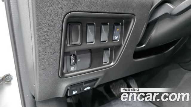 Renault Korea QM6 2.0 LPe LE Signature 2WD 2023 — фото 12