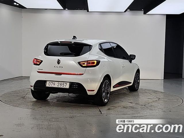 Renault Korea Clio Iconic 2019 — фото 4