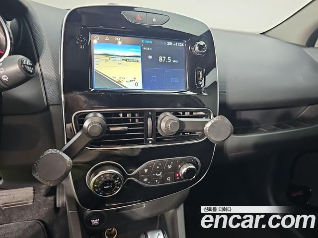 Renault Korea Clio Iconic 2019 — фото 17
