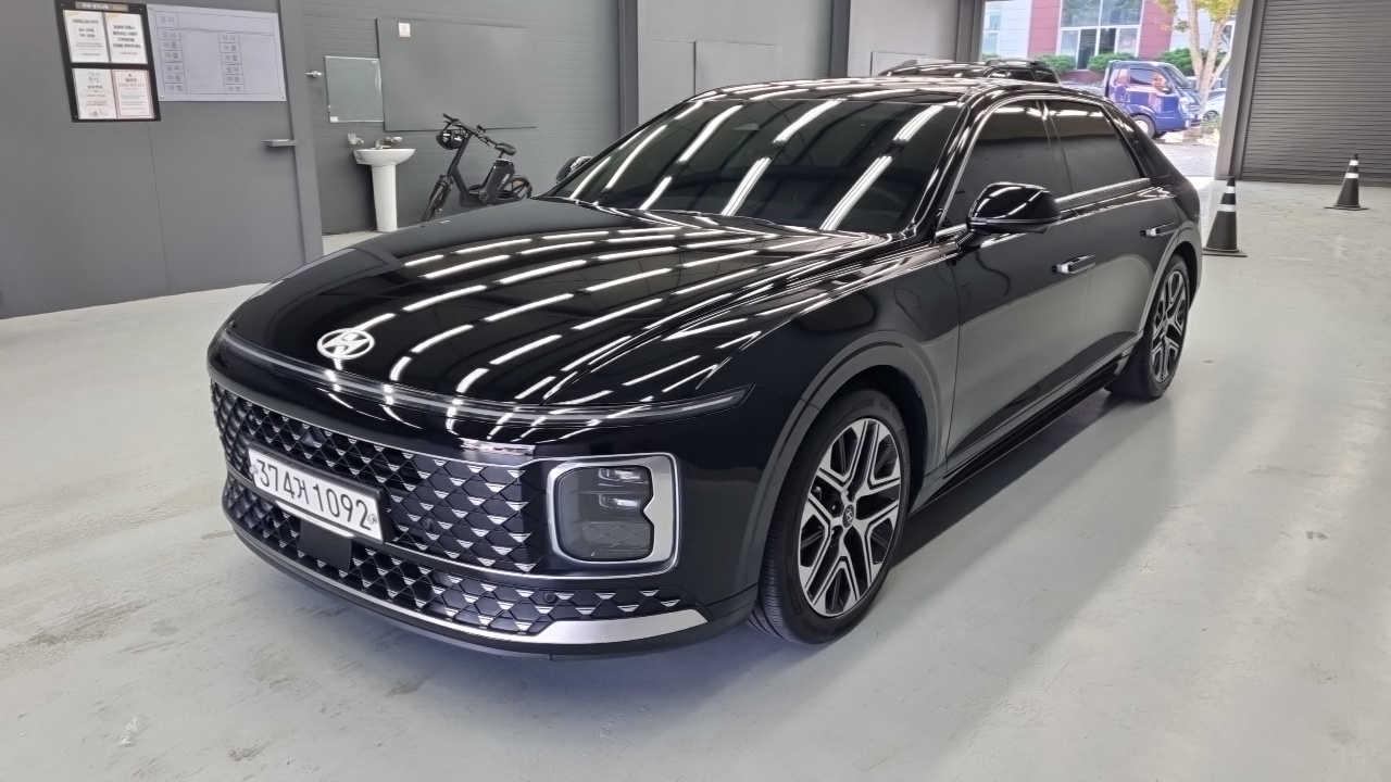 Hyundai Grandeur (GN7) 2,5 Gasoline 2WD Exclusive 2023 — фото 1