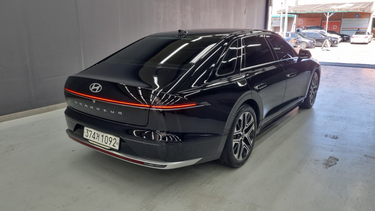Hyundai Grandeur (GN7) 2,5 Gasoline 2WD Exclusive 2023 — фото 2