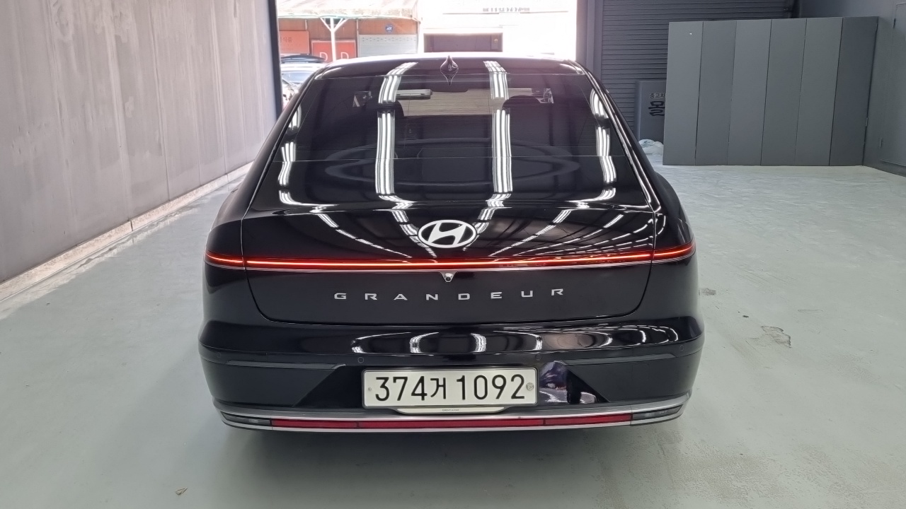 Hyundai Grandeur (GN7) 2,5 Gasoline 2WD Exclusive 2023 — фото 4