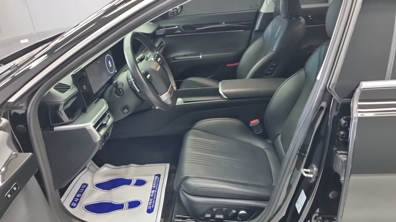 Hyundai Grandeur (GN7) 2,5 Gasoline 2WD Exclusive 2023 — фото 10