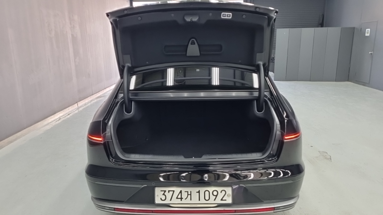 Hyundai Grandeur (GN7) 2,5 Gasoline 2WD Exclusive 2023 — фото 22