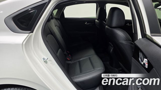 Kia K3 (II) 1.6 Prestige 2024 — фото 12