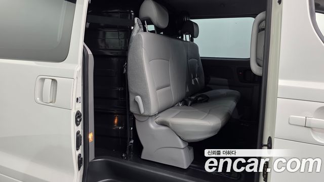 Hyundai Grand Starex Van 5-Seater Smart 2021 — фото 11