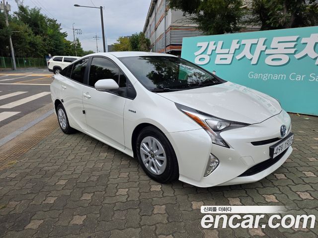 Toyota Prius (IV) 1.8 E 2018 — фото 2