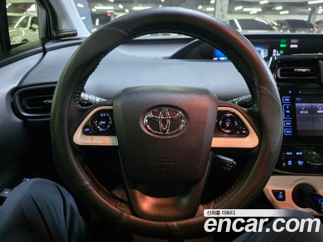 Toyota Prius (IV) 1.8 E 2018 — фото 5