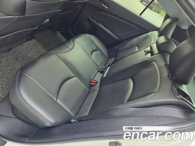 Toyota Prius (IV) 1.8 E 2018 — фото 10