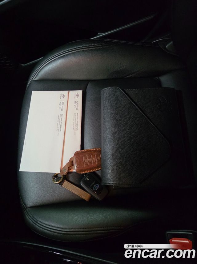 Toyota Prius (IV) 1.8 E 2018 — фото 15