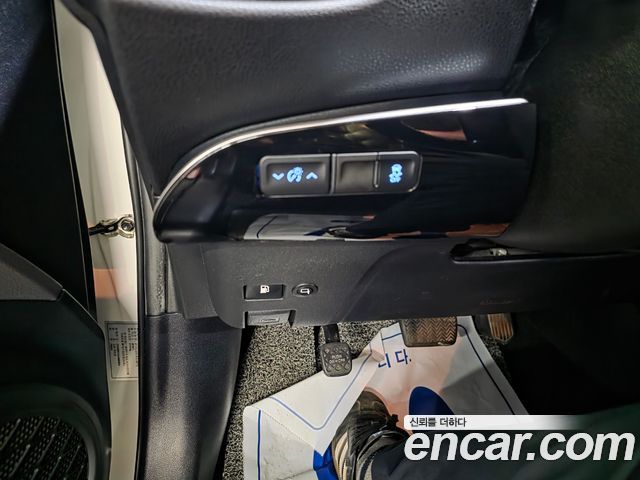 Toyota Prius (IV) 1.8 E 2018 — фото 16