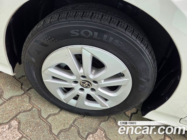 Toyota Prius (IV) 1.8 E 2018 — фото 19